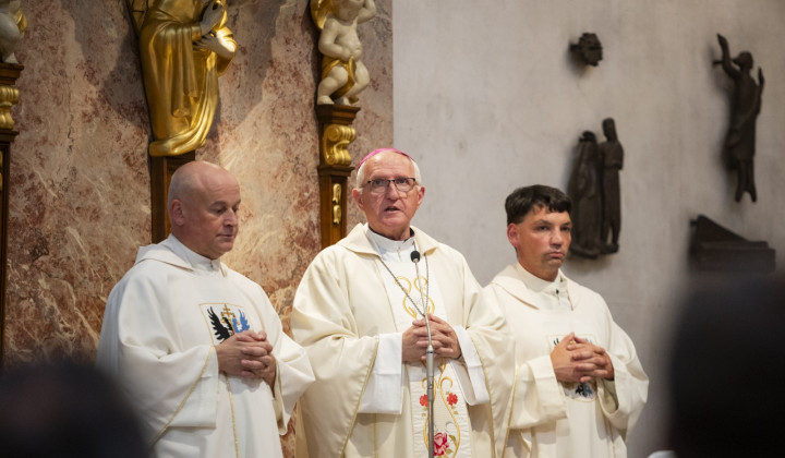 Ljubljanski nadškof Stanislav Zore, vojaška kaplana Matej Jakopič in Matjaž Muršič Ljubljanski nadškof Stanislav Zore, vojaška kaplana Matej Jakopič in Matjaž Muršič (foto: STA)