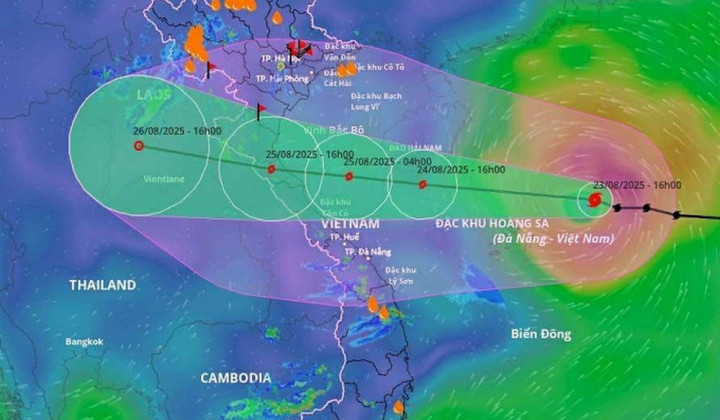 Predvidevanja o poti tajfuna Kajiki (foto: Vietnam's disaster monitoring system)