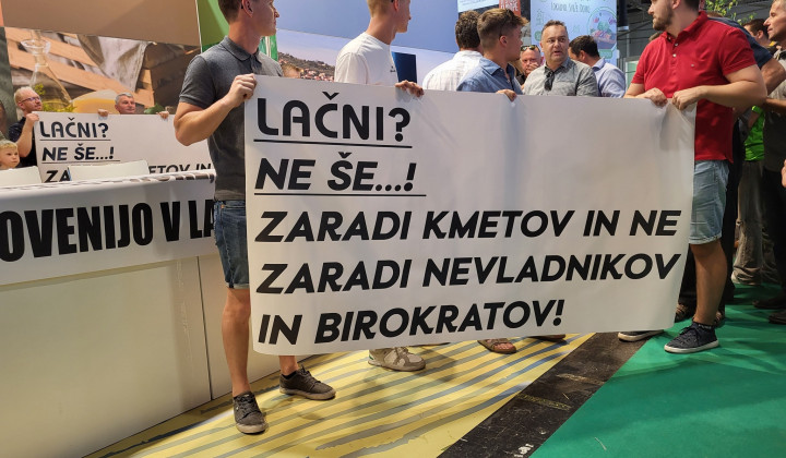 Protest prašičerejcev na Agri Protest prašičerejcev na Agri (foto: FB KGZS)