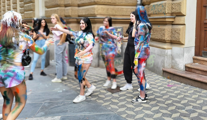 Dijakinje prvega letnika na prvi šolski dan Dijakinje prvega letnika na prvi šolski dan (foto: Pavel Kristančič)