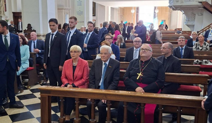 Predsednica Nataša Pirc Musar, predsednik Sergio Mattarella in škof Peter Štumpf (foto: Božo Rustja, FB)