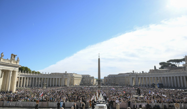 Kateheti in papež Leon XIV. (foto: Vatican Media )