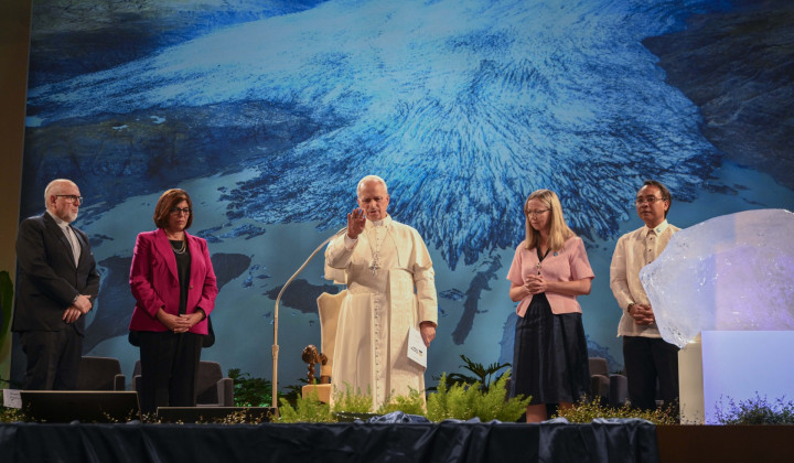 Papež na konferenci v dvorani v Castel Gandolfu (foto: Vatican media)