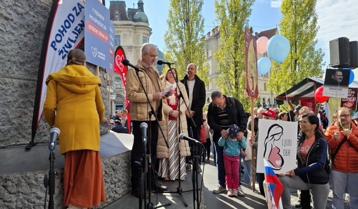 Igor Vojinović in predstavniki Zavoda Živim (foto: Marjana Debevec)