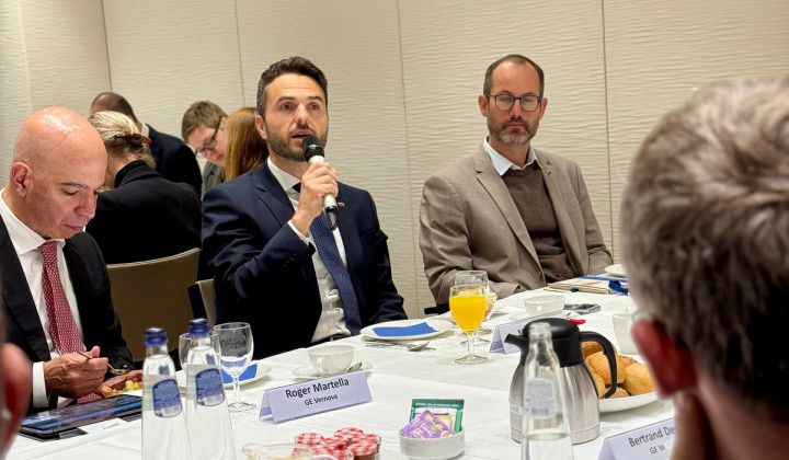Evropski poslanec Matej Tonin na dogodku v Evropskem parlamentu Evropski poslanec Matej Tonin na dogodku v Evropskem parlamentu (foto: Vir: Pisarna evropskega poslanca)