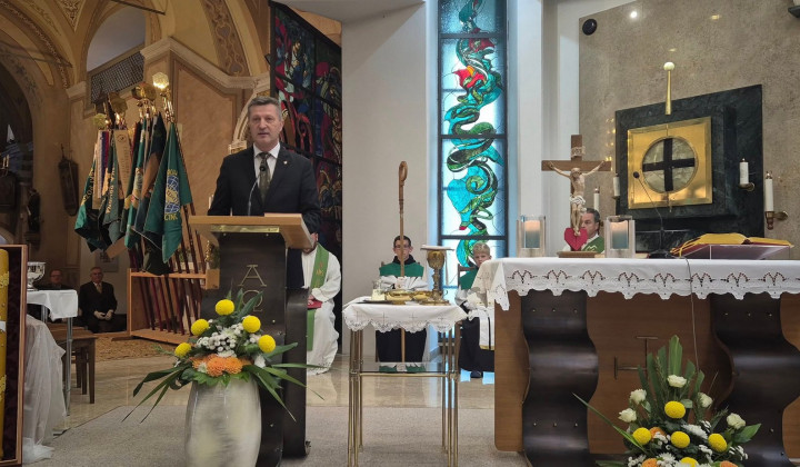 Svečo so blagosloovili med bogoslužjem na Polzeli. Svečo so blagosloovili med bogoslužjem na Polzeli. (foto: ČZS)