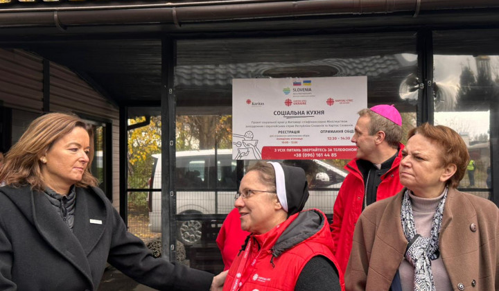 Obisk ministrice Fajon v ljudski kuhinji Karitas v Žitomirju Obisk ministrice Fajon v ljudski kuhinji Karitas v Žitomirju (foto: Slovenska Karitas)
