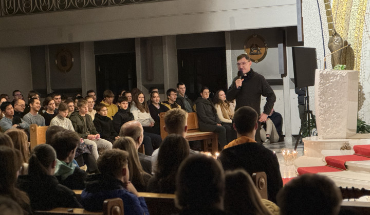 Dr. Anže Cunk nagovarja mlade  (foto: Rok Mihevc)