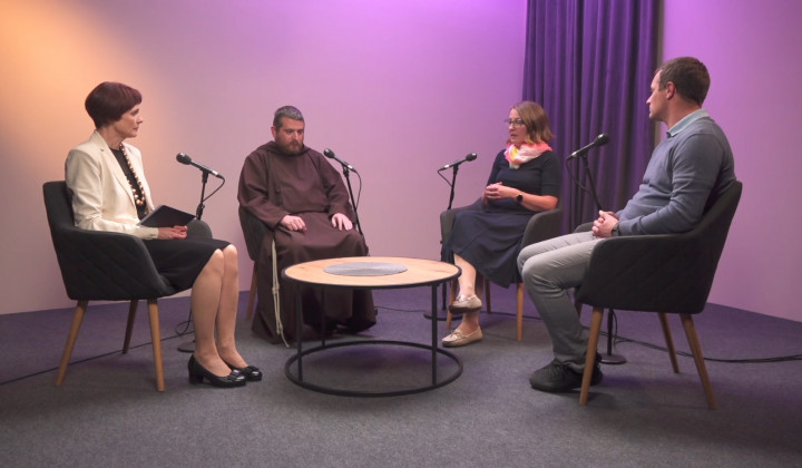 Marjana Debevec se bo pogovarjala z Darjo Pečnik, Mihom Novakom in br. Mirom Pavškom (foto: Izidor Šček)