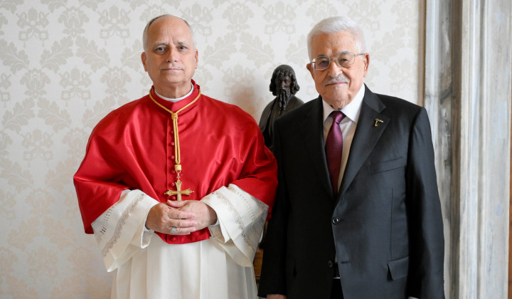 Papež Leon XIV. in palestinski predsednik Mahmud Abas (foto: Vatican Media)
