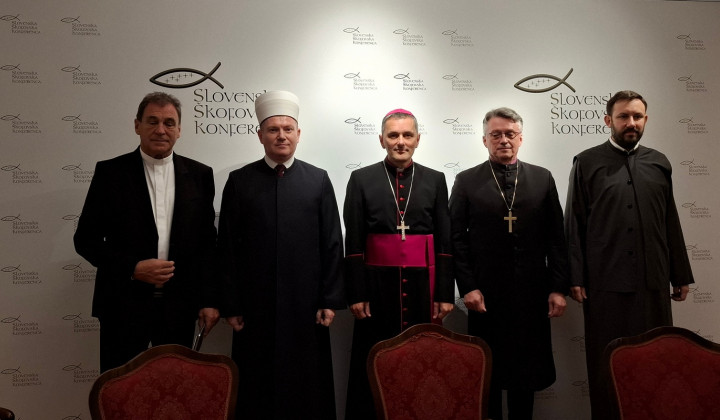 Predstavniki verskuih skupnosti na današnji novinarski konferenci (foto: Marjana Debevec)