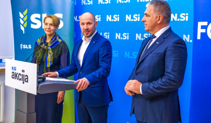 Novinarska konferenca, na kateri so predsedniki NSi, SLS in Fokusa - Jernej Vrtovec, Tina Bregant in Marko Lotrič predstavili izjavo o začetku pogovorov o možnem sodelovanju na prihajajočih parlamentarnih volitvah. (foto: STA)