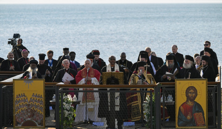 Papež Leon XIV. in verski voditelji (foto: Elisabetta Trevisan/vatican Media)