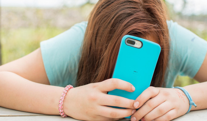 Otroci naj umetno inteligenco uporabljajo po pameti (foto: cyndidyoder83 / Unsplash)