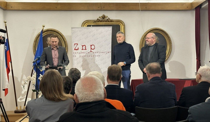 Priznanje je prejel tudi novinar Bojan Požar (foto: Združenje novinarjev in publicistov)