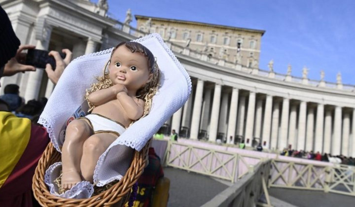 Blagoslovitev Jezuščkov v Vatikanu (foto: Vatican Media)