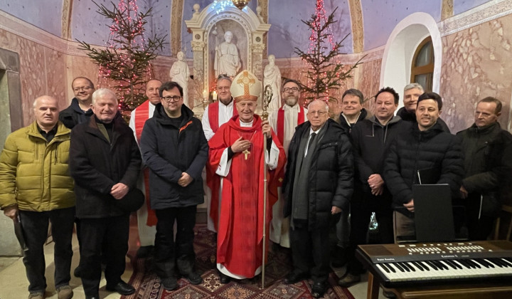 Po maši na sv. Jakobu (foto: škof Anton Jamnik)