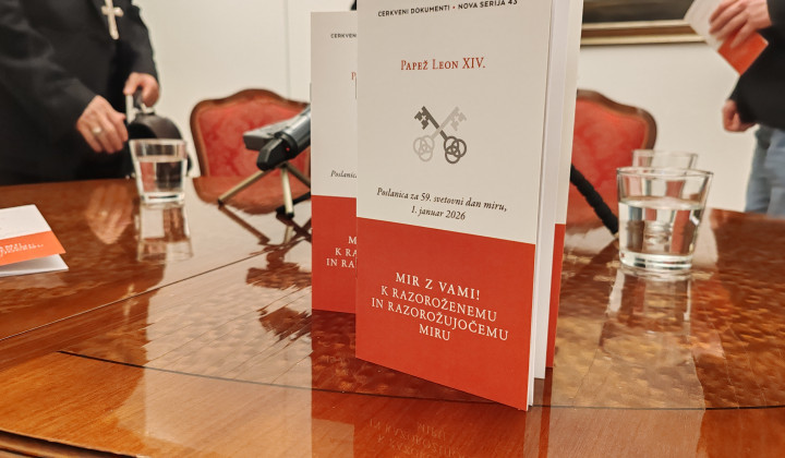 Poslanica papeža Leona XIV. (foto: Marcel Krek)