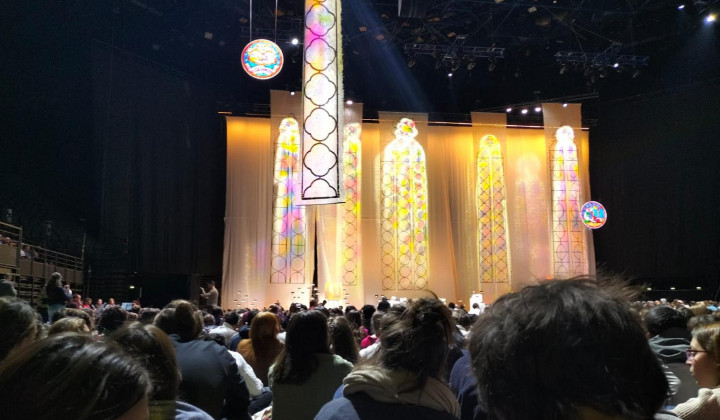 Zadnji večer so mladi molili za mir (foto: Luka Štrukelj)