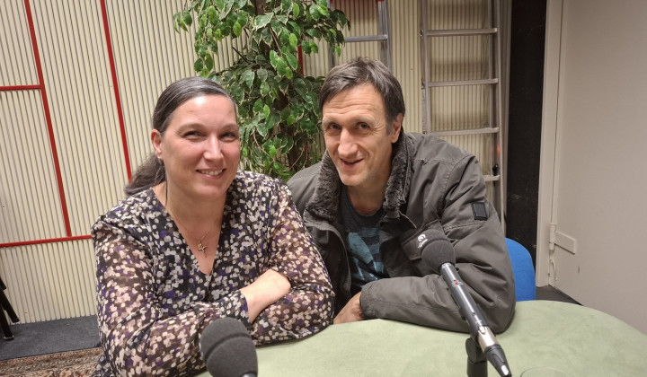 Mojca in Marko Mejak v studiu Radia Ognjišče (foto: Marjana Debevec)