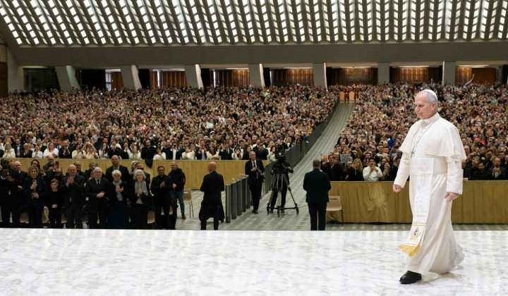 Papež Leon XIV. v dvorani Pavla VI. (foto: Vatican Media)