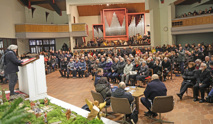 Zbrani v konkatedrali (foto: Ivo Žajdela/Družina)