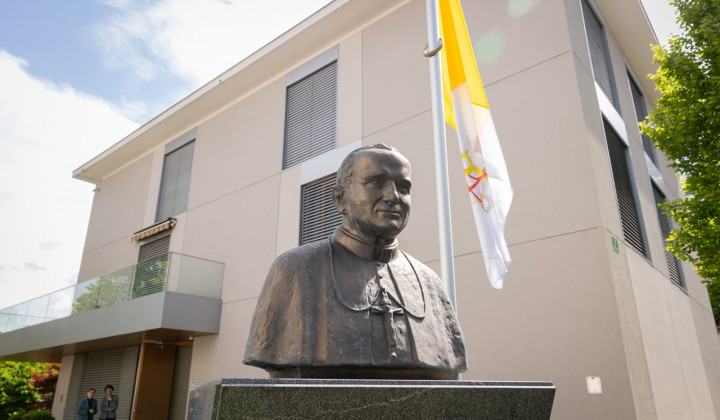 Papež Janez Pavel II. - Nunciatura v Ljubljani (foto: Bor Slana/STA)