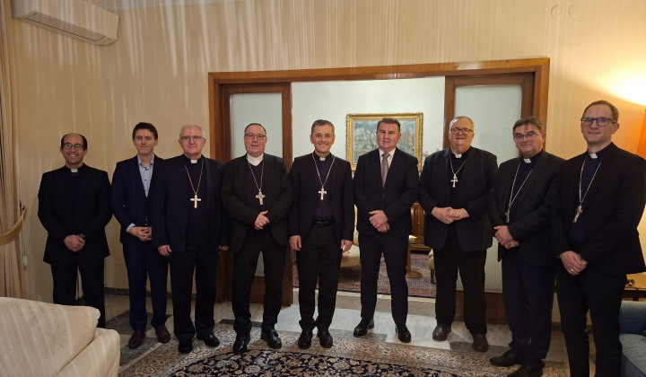 Slovenski škofje z veleposlanikom Francem Butom (foto: Veleposlaništvo RS pri Svetem sedežu)