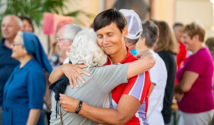Objem in zahvala za podporo Radiu Ognjišče (foto: Rok Mihevc)