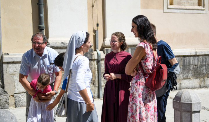 Redovnica v pogovoru (foto: Rok Mihevc)