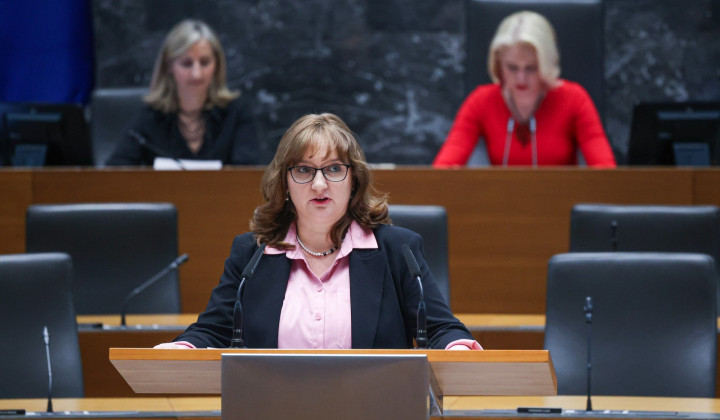 Zaprisega novoizvoljene varuhinje človekovih pravic Simone Drenik Bavdek (foto: STA / Daniel Novakovič)