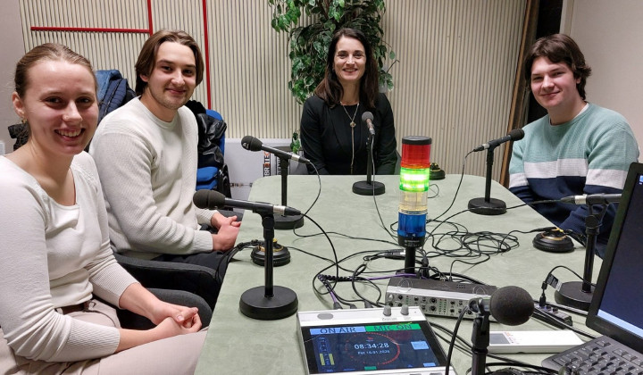 Dr. Saša Poljak Lukek ter študenti Eva Pungartnik, Blaž Šporin in Domen Vahčič. (foto: NL)