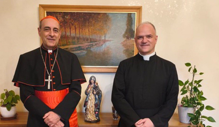 Prefekt Dikasterija za nauk vere, Viktor Manuel Fernandez, in vrhovni predstojnik Bratovščine Pija X., Davide Pagliarani (foto: Vatican Media)