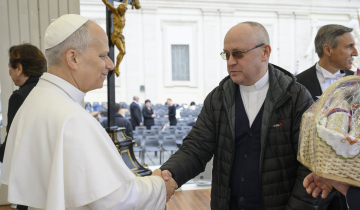 Papež Leon XIV. in msgr. Franci Trstenjak (foto: Simone Risoluti/Vatican Media)