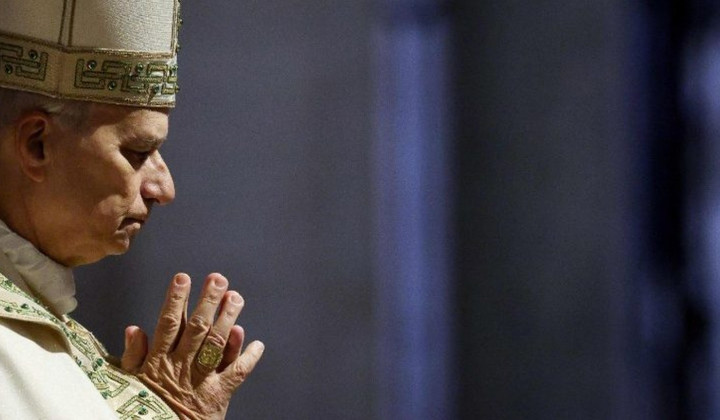 Papež v molitvi (foto: Vatican Media)