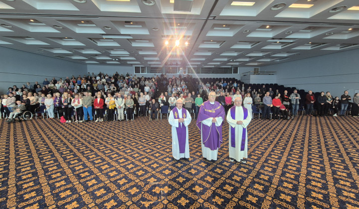 Zbrani pri sveti maši (foto: ARO)