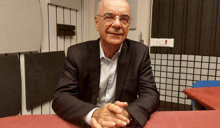 Tone Strnad v studiu Radia Ognjišče (foto: NL)