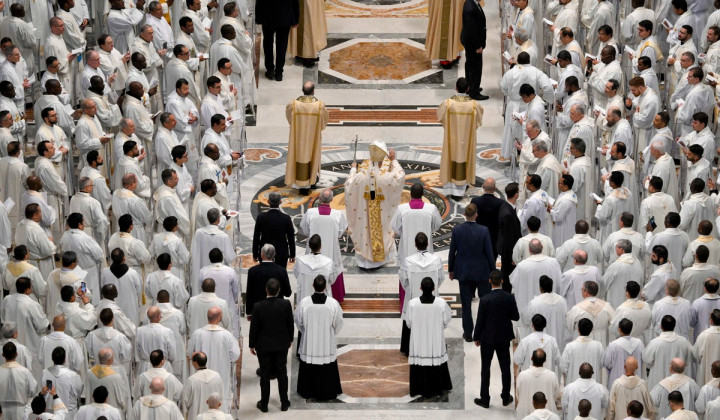 Krizmena maša v vatikanski baziliki (foto: Vatican News)