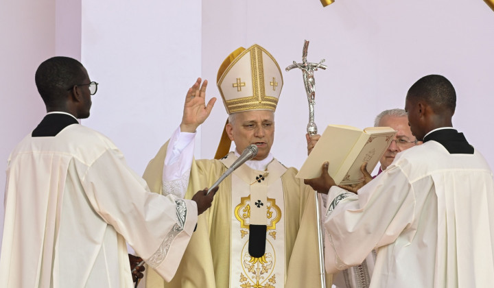 Papež Leon XIV. med mašo v Angoli (foto: Vatican Media)