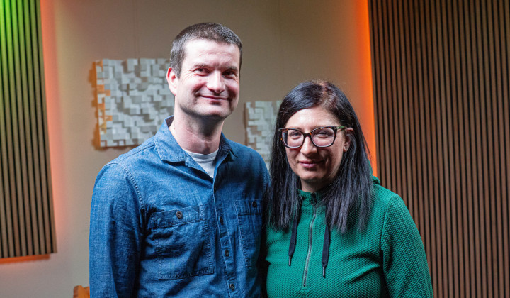 Suzana Simenčič in Simon Veverič sta spregovorila o svoji poti od neobdelane kmetijske zemlje do zeliščnega posestva v obliki metulja. (foto: Jaka Korenjak)