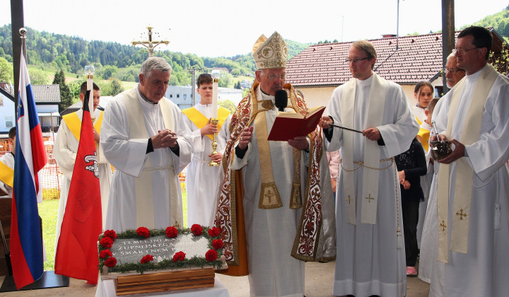 Blagoslov temeljnega kamna za nov župnijski dom sv. Martina (foto: Uroš Pušnik)