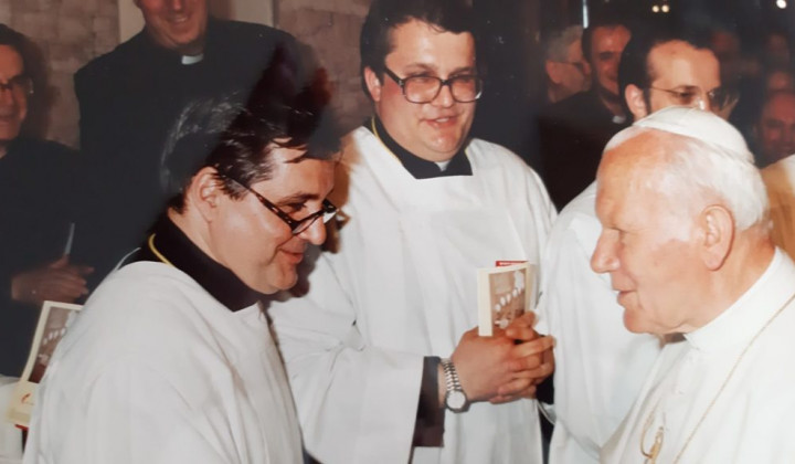 Papež Janez Pavel II. in škof Peter Štumpf (foto: Osebni arhiv škofa Petra Štumpfa)