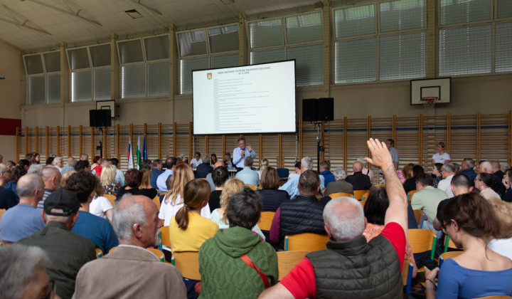 Zbor občanov četrtne skupnosti Golovec (foto: Iniciativa za Štepanjsko naselje)