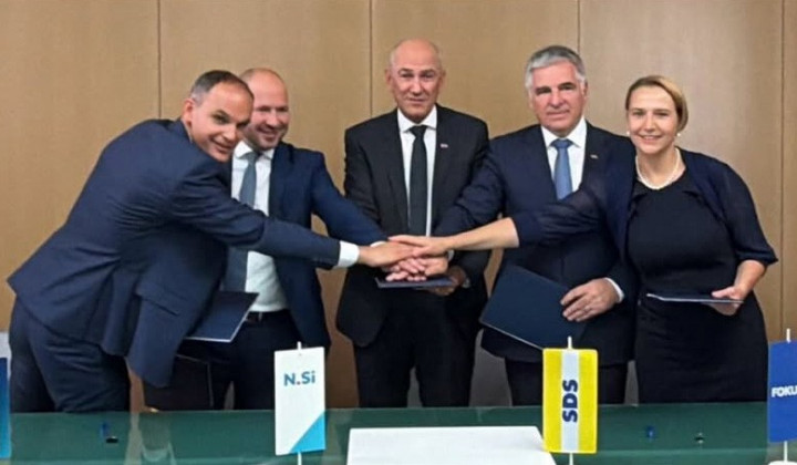 Stranke SDS, Demokrati ter NSi, SLS in Fokus so danes podpisale koalicijsko pogodbo (foto: SDS)