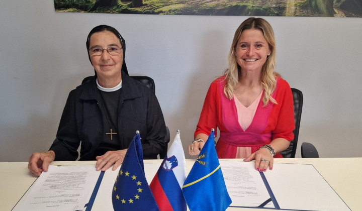 s. Marija Ferčak in županja Renata Kosec (foto: Vir: Občina Domžale)