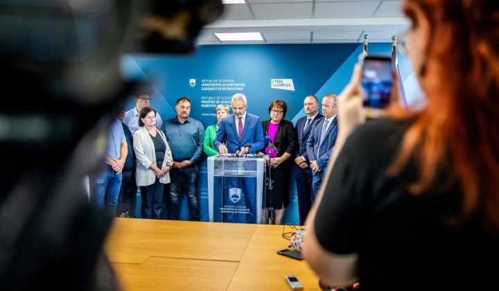 Izjava ministra za kmetijstvo Janeza Ciglerja Kralja (foto: Siniša Kanižaj/STA)