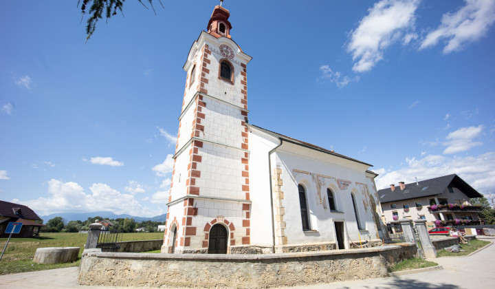 Cerkev sv. Boštjana v Mostah pri Komendi (foto: Katja Kodba/STA)