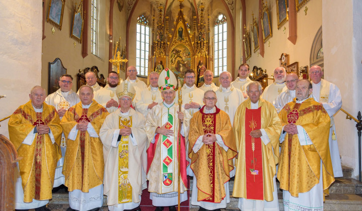 Letošnji duhovniki jubilanti v novomeški škofiji (foto: Asja Hudak)
