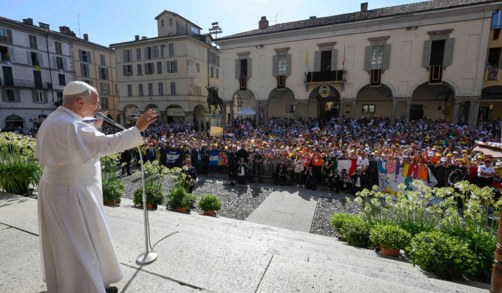 Papež Leon XIV. na pastoralnem obisku v Pavii (foto: Simone Risoluti/Vatican Media)