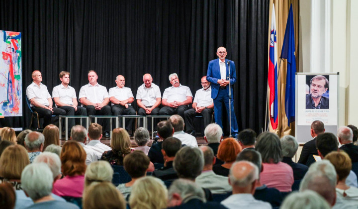 Slovesnost ob 35-letnici samostojnosti Slovenije in 78. rojstnem dnevu predsednika osamosvojitvene vlade Lojzeta Peterleta. (foto: Daniel Novakovič/STA)